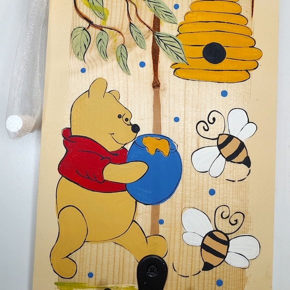 Hand Painted Winnie The Pooh Wooden chalkboard wall sign with hooks honey & bees - Picture 4 of 7